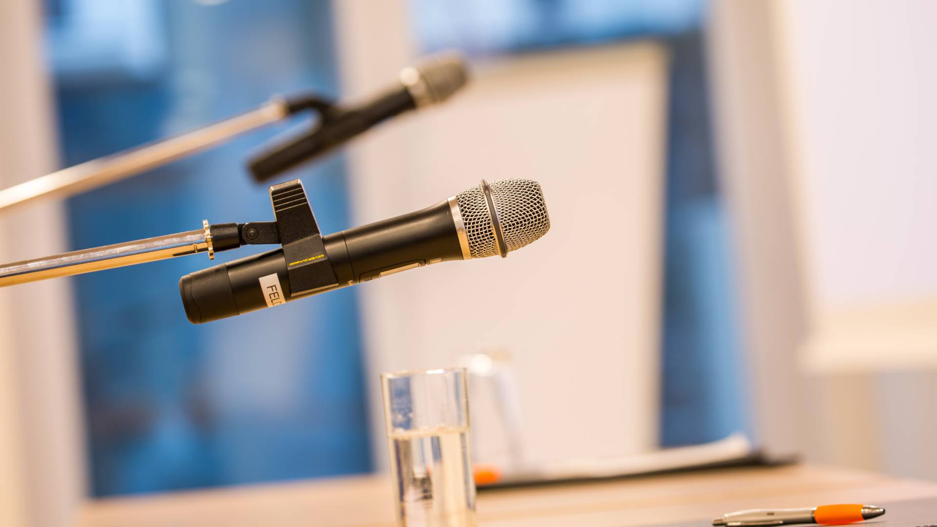 Mikrofon und weitere Tagungstechnik im Tagungshotel Freiburg